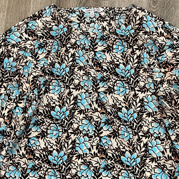 Elizabeth and James bell flutter sleeve top blouse size medium M - Picture 2 of 4